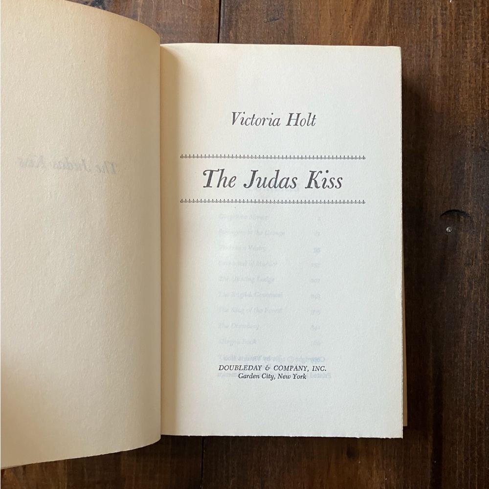 The Judas Kiss by Victoria Holt - Vintage Book Club Edition Hardcover 1981 - Picture 15 of 16
